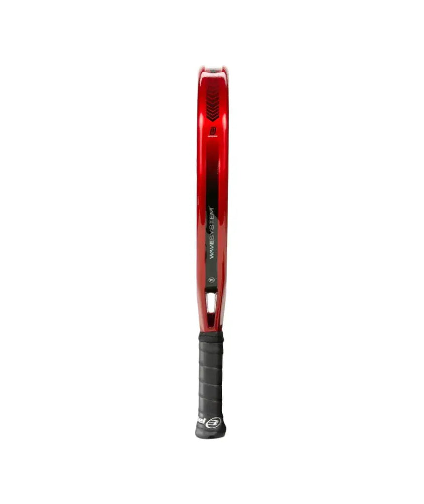 A image of bullpadel padel racket xplo comfort 2025 from the view of the side of the racket.