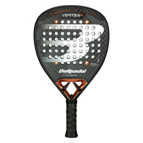 Discover the BULLPADEL RACKET VERTEX 04 2025 JUAN TELLO, featuring a black and gray checkered surface with a central logo. Its textured design with circular holes enhances control, while the ergonomic grip and bold Vertex and Bullpadel branding embody top-tier padel innovation.